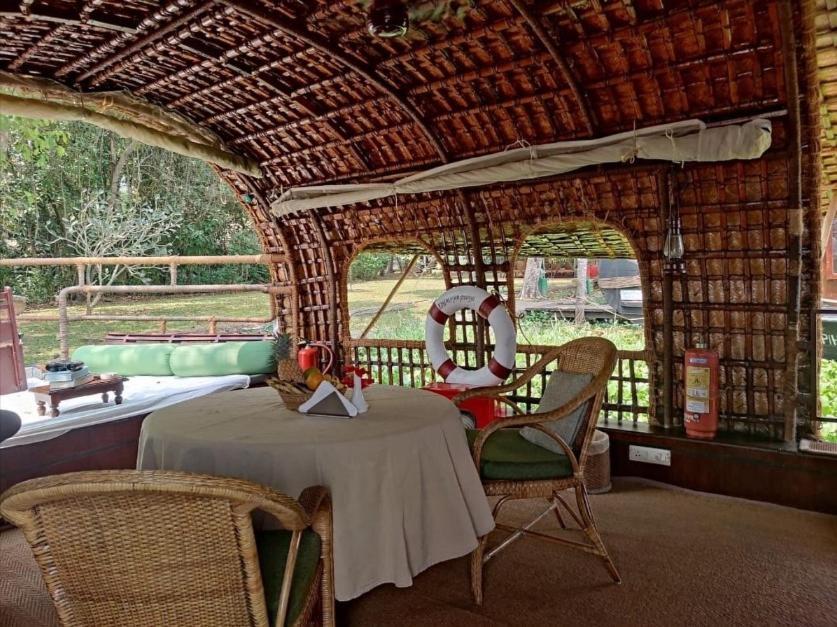 Spice Coast Cruises - Houseboat, A Cgh Earth Experience Ξενοδοχείο Alappuzha Εξωτερικό φωτογραφία