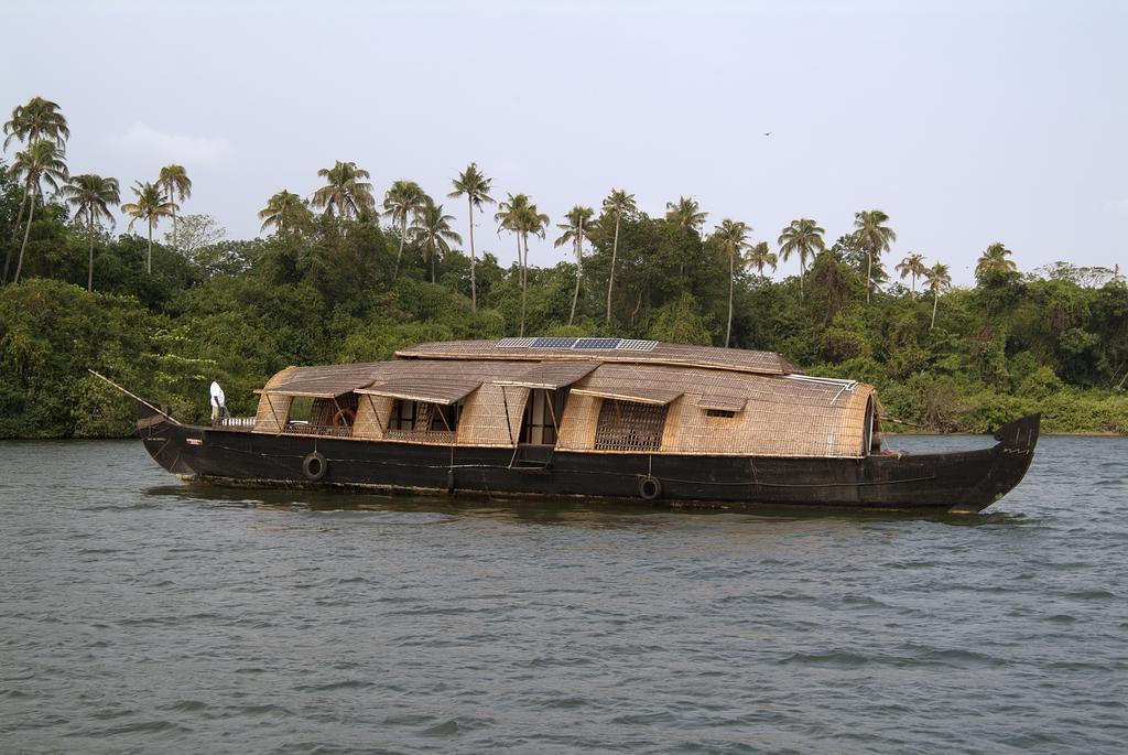 Spice Coast Cruises - Houseboat, A Cgh Earth Experience Ξενοδοχείο Alappuzha Εξωτερικό φωτογραφία