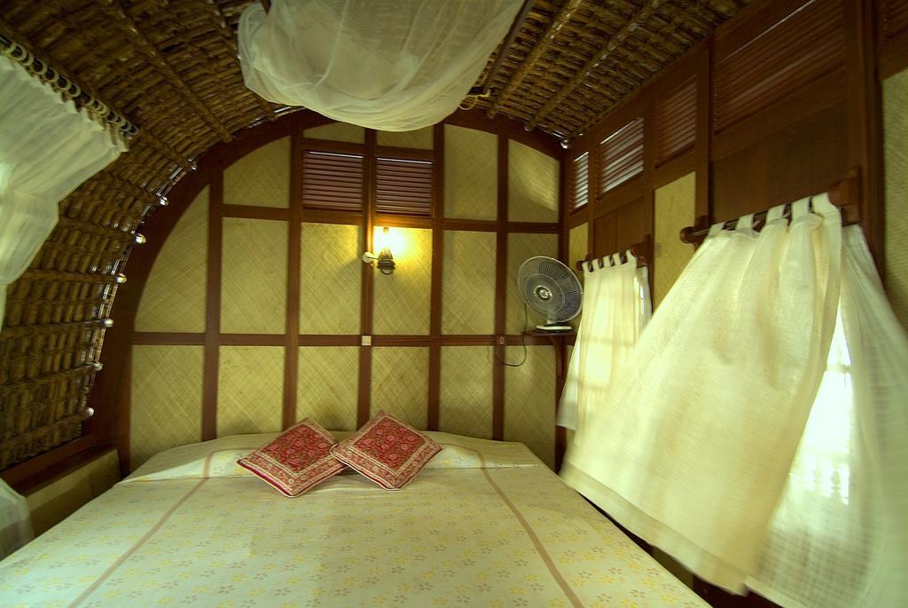 Spice Coast Cruises - Houseboat, A Cgh Earth Experience Ξενοδοχείο Alappuzha Εξωτερικό φωτογραφία